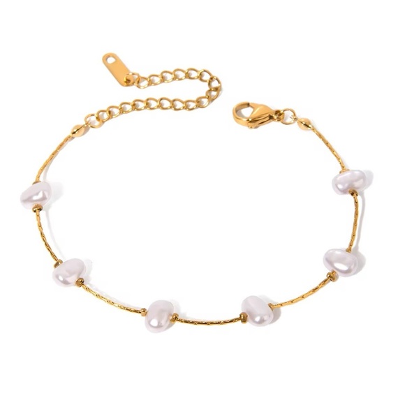 18K Gold Plated Faux Pearl Bracelet - Picture 2 of 4